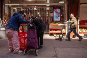 Tác động của thuế quan đến ngành sản xuất và thương mại